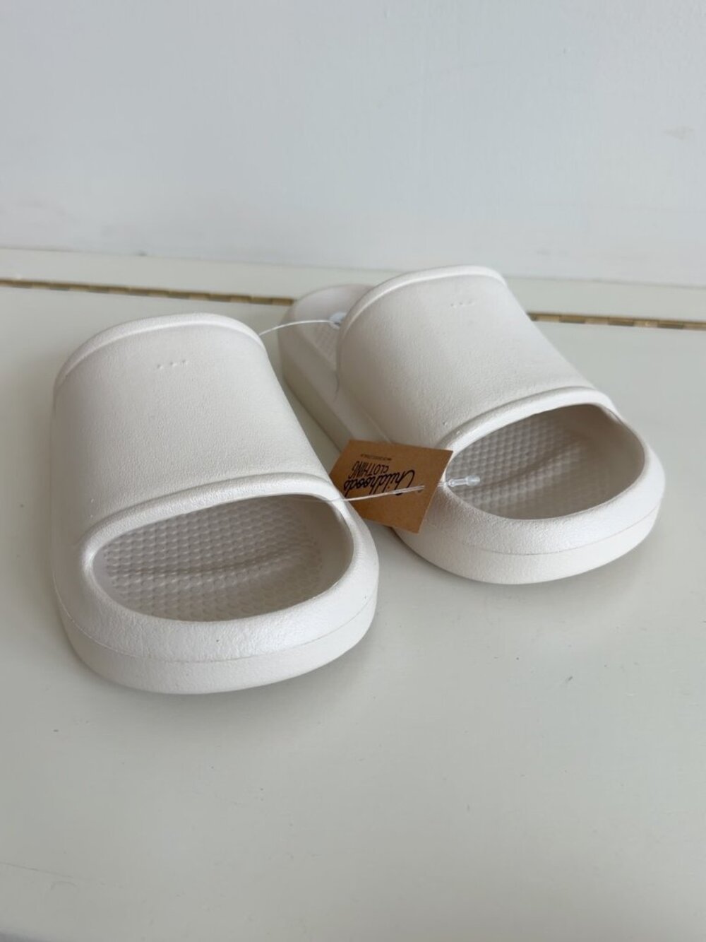 Childhoods Clothing Kids White Cloud Slide Sandals Size 3/4 NWT - Picture 4 of 5